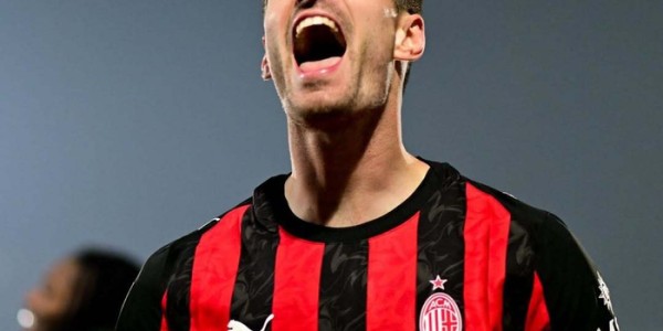 华体育官网最新版-加比亚鼓励米兰队友团结超越困难|AC米兰|达科·加比|加油男孩_新浪体育_新浪新闻